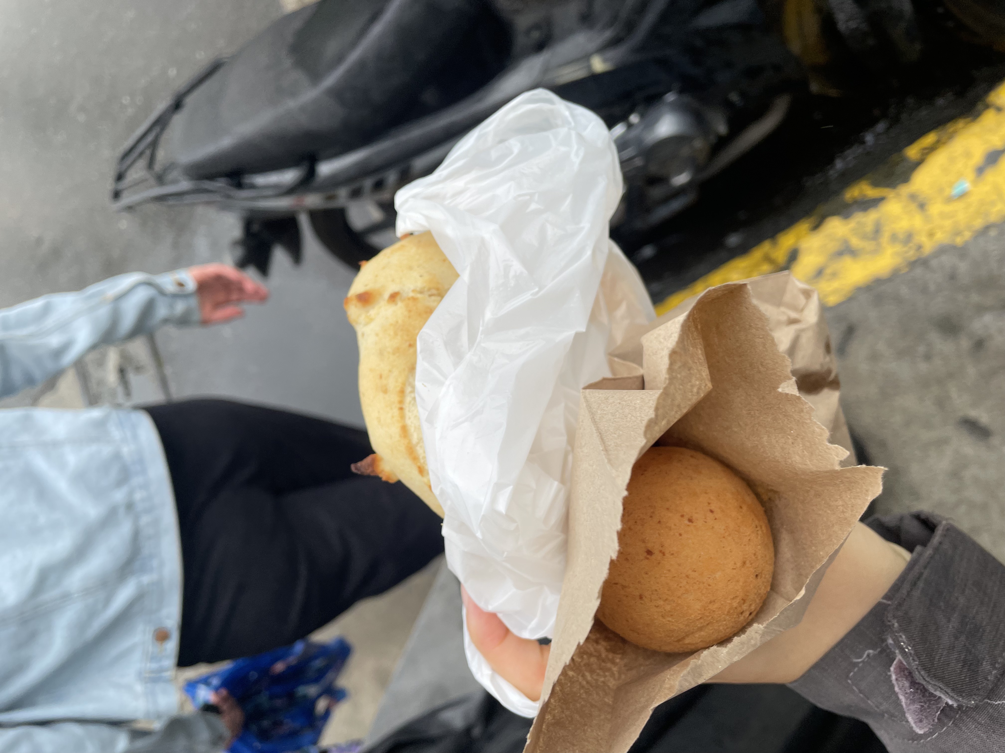 Almojábana 4/5
Buñuelos 3/5